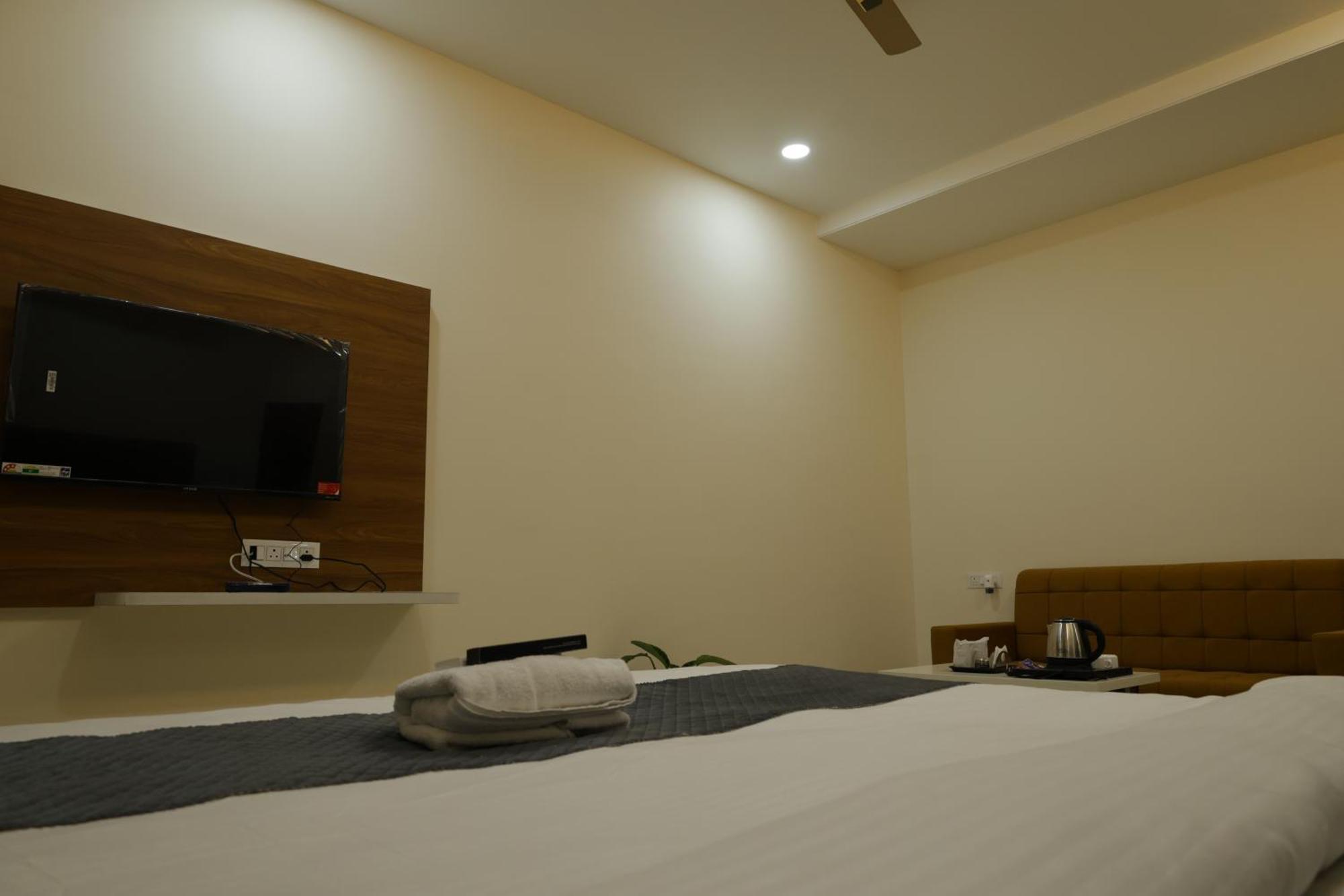 Hotel The Prime Land Hoshangabad Eksteriør bilde
